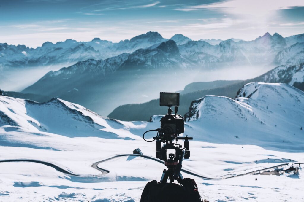 Camera of the production team in the middle of the mountain of the SkiOnetour.